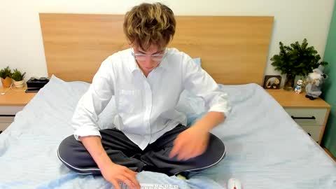 Snapshot of lanny_fandi chatting on 12-23-24, 02:39 Fandi online show from 12-23-24, 02:39