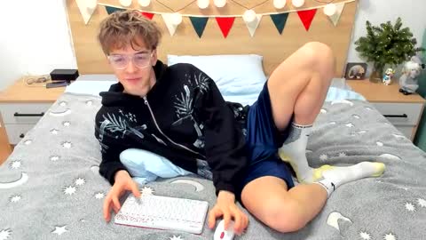 Snapshot of lanny_fandi chatting on 12-27-24, 12:34 Fandi online show from 12-27-24, 12:34