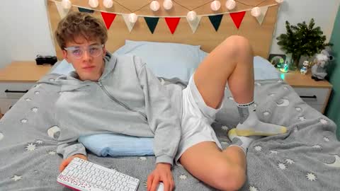 Snapshot of lanny_fandi chatting on 12-29-24, 04:30 Fandi online show from 12-29-24, 04:30