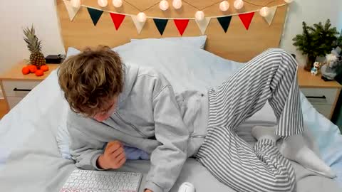 Snapshot of lanny_fandi chatting on 01-04-25, 11:22 Fandi online show from 01-04-25, 11:22