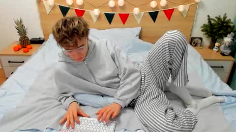 Snapshot of lanny_fandi chatting on 01-04-25, 02:25 Fandi online show from 01-04-25, 02:25