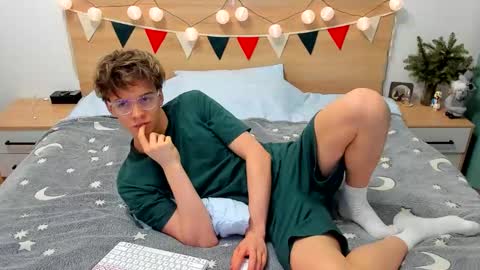 Snapshot of lanny_fandi chatting on 01-06-25, 04:02 Fandi online show from 01-06-25, 04:02