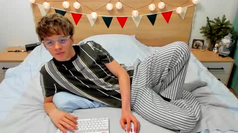 Snapshot of lanny_fandi chatting on 01-07-25, 04:16 Fandi online show from 01-07-25, 04:16