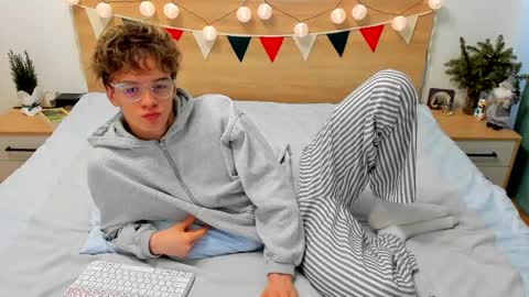 Snapshot of lanny_fandi chatting on 01-08-25, 09:42 Fandi online show from 01-08-25, 09:42