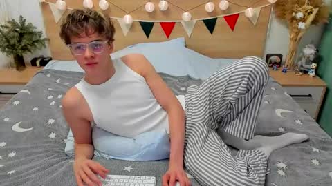 Snapshot of lanny_fandi chatting on 01-21-25, 02:37 Fandi online show from 01-21-25, 02:37