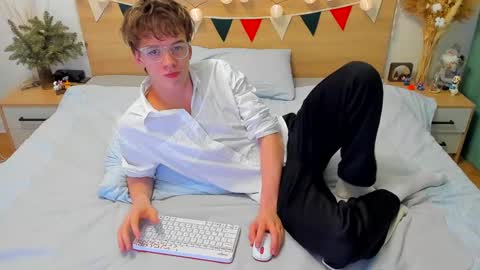 Snapshot of lanny_fandi chatting on 01-25-25, 10:29 Fandi online show from 01-25-25, 10:29