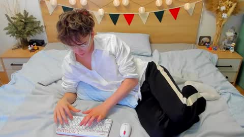 Snapshot of lanny_fandi chatting on 01-25-25, 01:30 Fandi online show from 01-25-25, 01:30