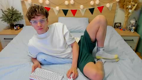 Snapshot of lanny_fandi chatting on 01-28-25, 02:43 Fandi online show from 01-28-25, 02:43