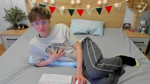 Snapshot of lanny_fandi chatting on 01-29-25, 02:21 Fandi online show from 01-29-25, 02:21