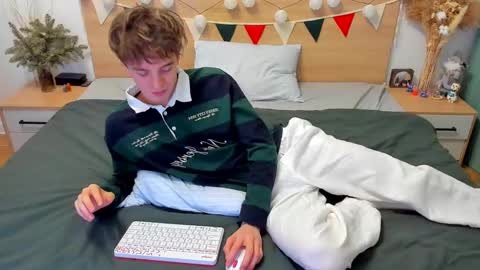 Snapshot of lanny_fandi chatting on 02-02-25, 03:17 Fandi online show from 02-02-25, 03:17