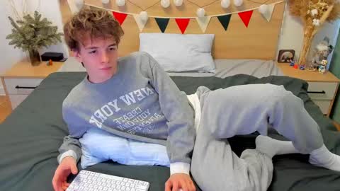 Snapshot of lanny_fandi chatting on 02-03-25, 11:42 Fandi online show from 02-03-25, 11:42