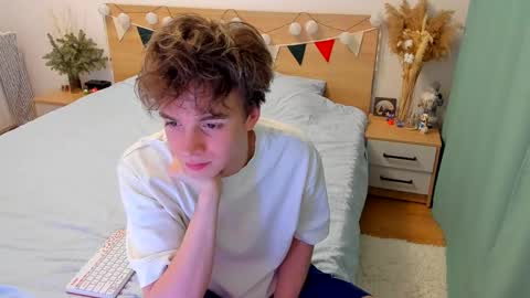 Snapshot of lanny_fandi chatting on 02-04-25, 05:23 Fandi online show from 02-04-25, 05:23