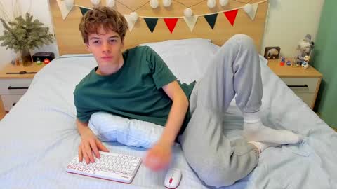 Snapshot of lanny_fandi chatting on 02-08-25, 05:18 Fandi online show from 02-08-25, 05:18