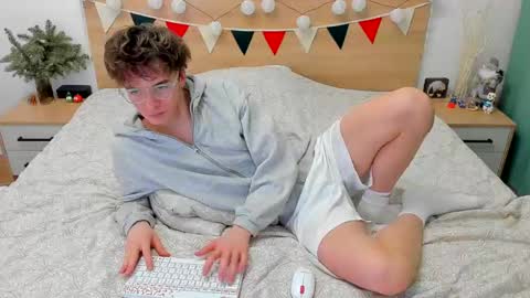 Snapshot of lanny_fandi chatting on 02-08-25, 04:25 Fandi online show from 02-08-25, 04:25