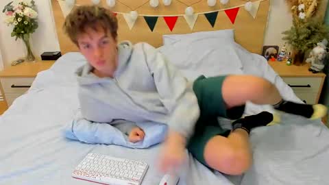 Snapshot of lanny_fandi chatting on 02-09-25, 10:21 Fandi online show from 02-09-25, 10:21