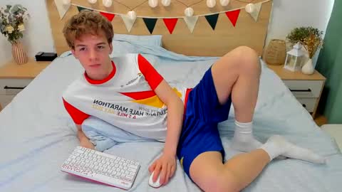 Snapshot of lanny_fandi chatting on 03-11-25, 07:04 Fandi online show from 03-11-25, 07:04