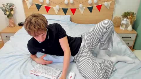 Snapshot of lanny_fandi chatting on 03-11-25, 04:18 Fandi online show from 03-11-25, 04:18