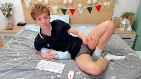 Snapshot of lanny_fandi chatting on 03-11-25, 07:25 Fandi online show from 03-11-25, 07:25