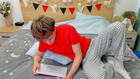 Snapshot of lanny_fandi chatting on 03-12-25, 06:51 Fandi online show from 03-12-25, 06:51