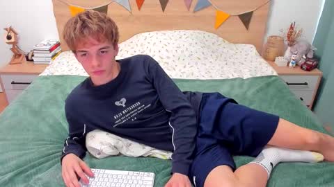 Snapshot of lanny_fandi chatting on 09-21-25, 12:40 Fandi online show from 09-21-25, 12:40