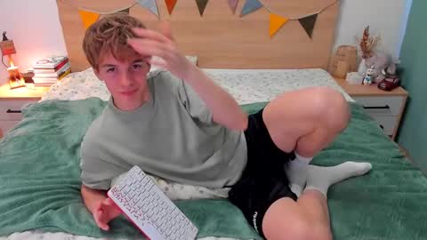 Snapshot of lanny_fandi chatting on 09-26-25, 03:16 Fandi online show from 09-26-25, 03:16