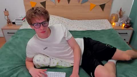 Snapshot of lanny_fandi chatting on 09-30-25, 06:40 Fandi online show from 09-30-25, 06:40