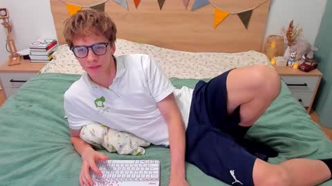 Snapshot of lanny_fandi chatting on 10-02-25, 04:47 Fandi online show from 10-02-25, 04:47