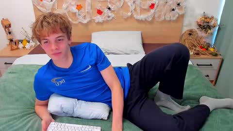 Snapshot of lanny_fandi chatting on 10-11-25, 09:41 Fandi online show from 10-11-25, 09:41