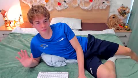 Snapshot of lanny_fandi chatting on 10-12-25, 08:35 Fandi online show from 10-12-25, 08:35