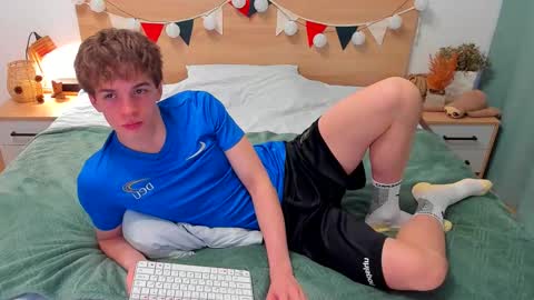 Snapshot of lanny_fandi chatting on 11-12-25, 07:09 Fandi online show from 11-12-25, 07:09