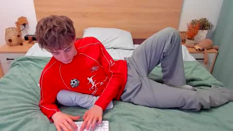 Snapshot of lanny_fandi chatting on 12-01-25, 07:13 Fandi online show from 12-01-25, 07:13