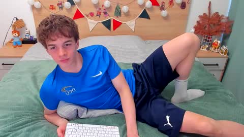 Snapshot of lanny_fandi chatting on 12-14-25, 10:42 Fandi online show from 12-14-25, 10:42