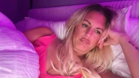 Lara online show from 03-22-26, 03:21