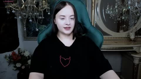 lara_benson_ online show from 11-29-25, 10:51