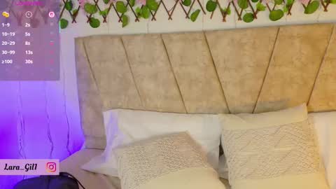 Lara Gill online show from 09-19-25, 01:01