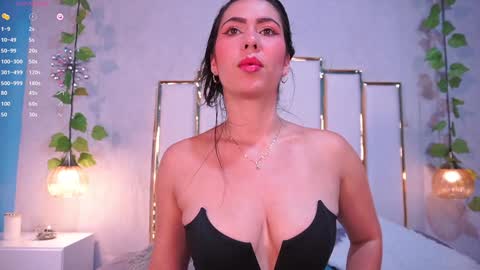 Snapshot of lara_giraldo chatting on 12-28-24, 03:47 Hello Guys I am Lara Giraldo  WELCOME To my room online show from 12-28-24, 03:47