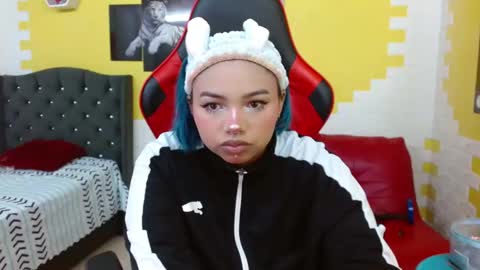 Lara online show from 10-22-25, 02:50