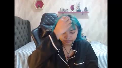 Lara online show from 10-26-25, 05:52