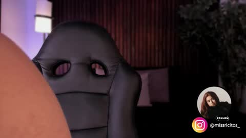 Lara  online show from 10-28-25, 07:27