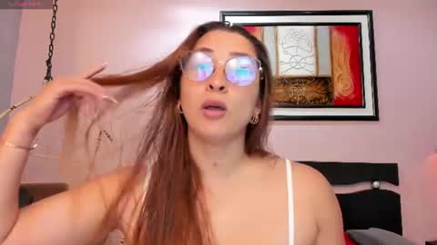 Snapshot of lara_martin chatting on 07-25-26, 12:03 700 200 online show from 07-25-26, 12:03