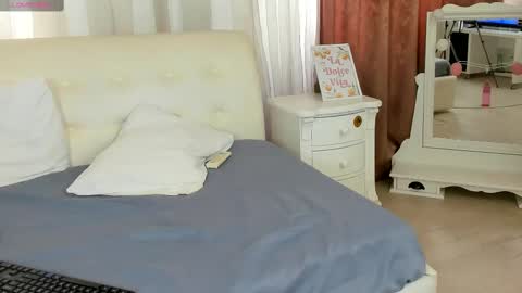 Lara online show from 02-18-25, 01:43