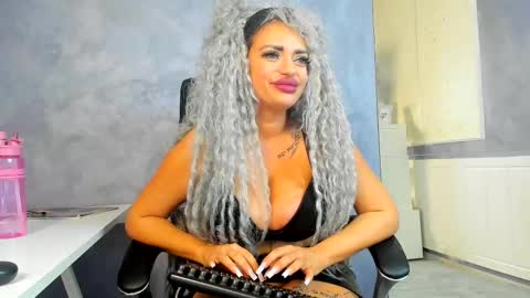 Lara online show from 02-22-25, 09:04