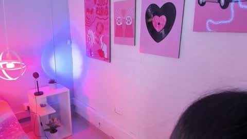 lara online show from 09-25-25, 03:54