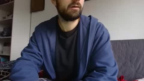 laraaan online show from 12-12-24, 01:17