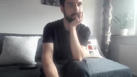 laraaan online show from 10-31-25, 02:29