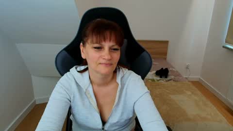 Snapshot of laraamoon chatting on 03-30-26, 03:24 laraamoon online show from 03-30-26, 03:24