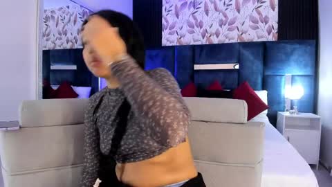 Lara online show from 04-25-26, 07:11