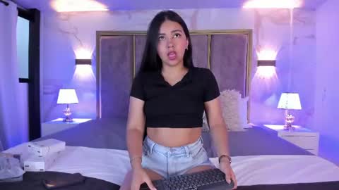 Lara online show from 07-19-26, 11:47