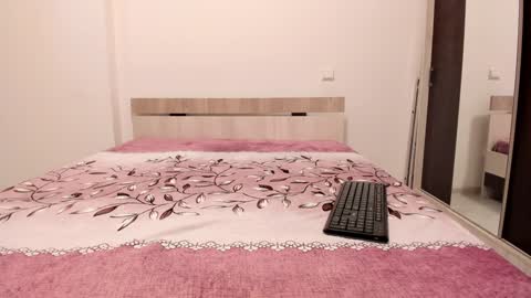 Lara online show from 01-10-25, 08:18