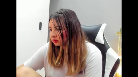 Lara online show from 05-30-26, 02:52